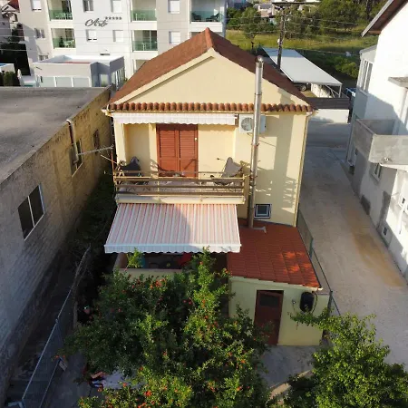 Helena House Appartement *